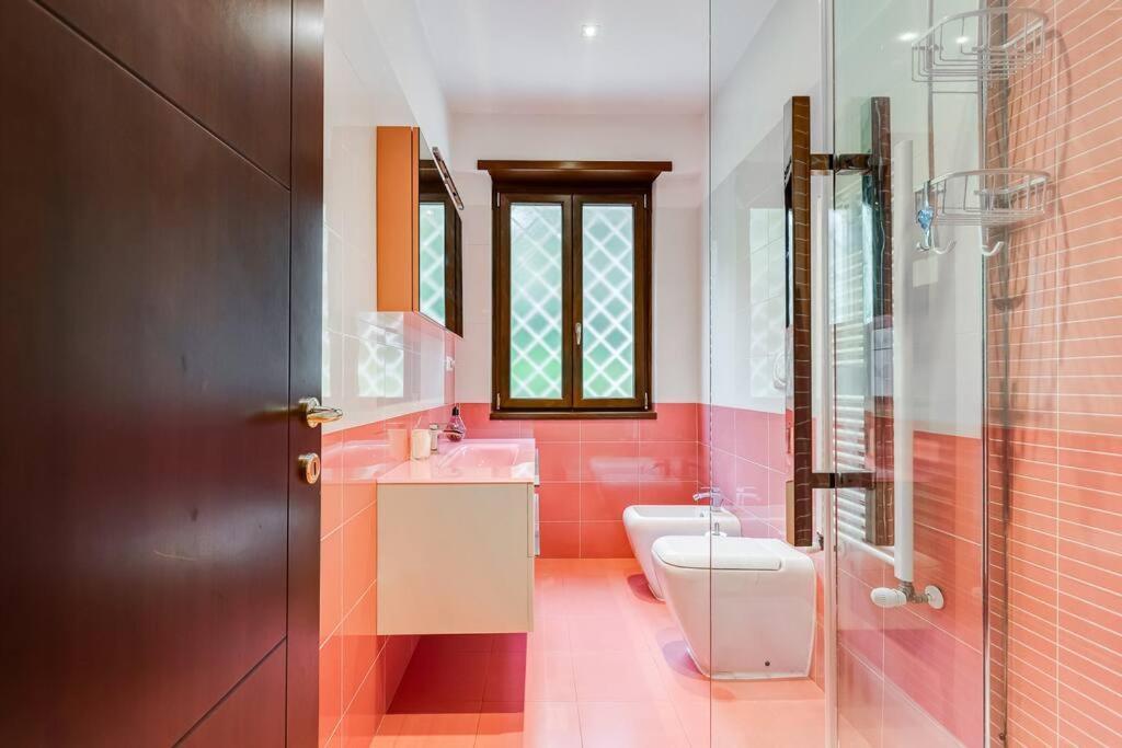 Exclusive Apartment In Eur Lake Рим Экстерьер фото