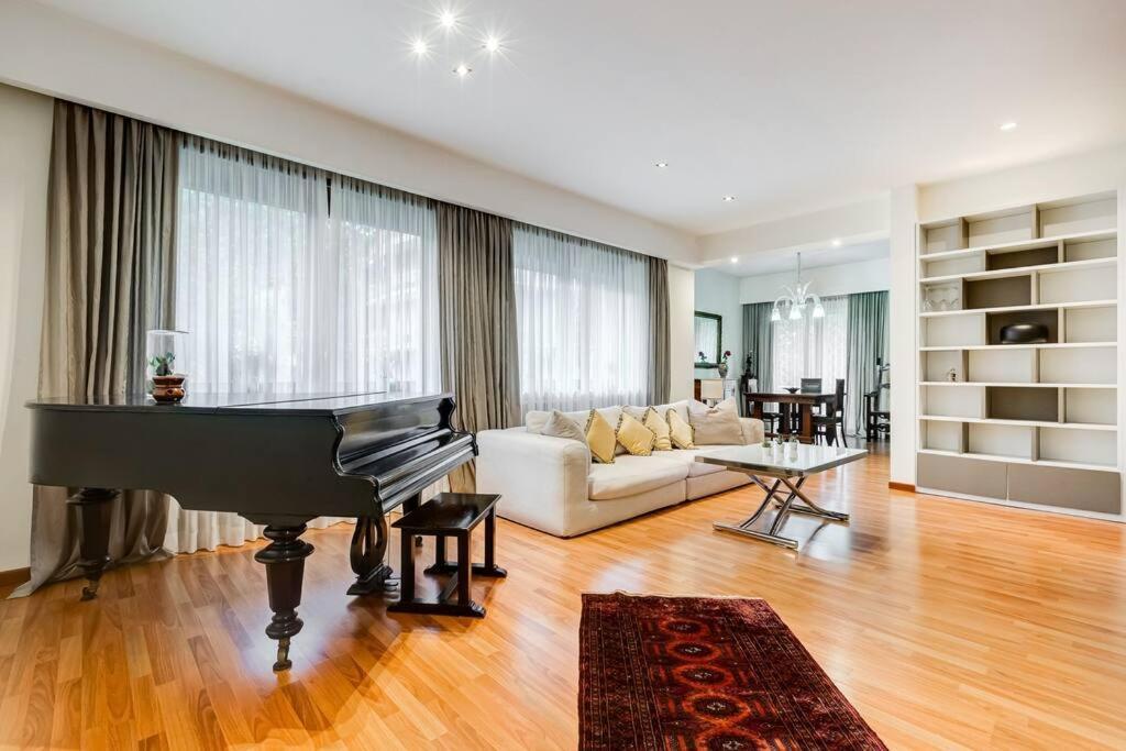 Exclusive Apartment In Eur Lake Рим Экстерьер фото