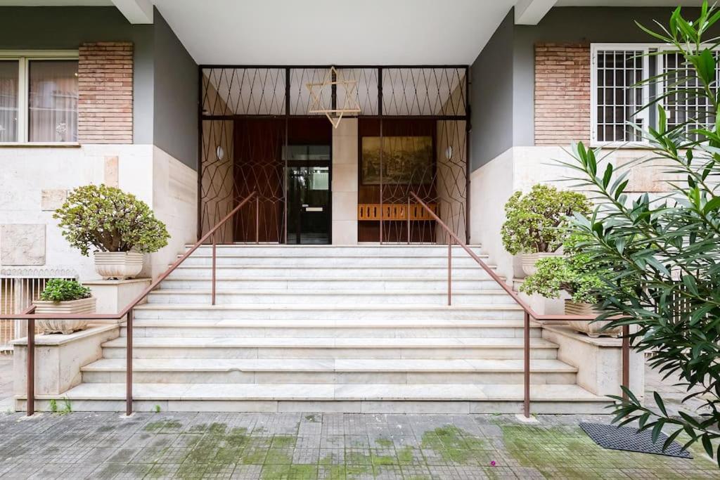 Exclusive Apartment In Eur Lake Рим Экстерьер фото
