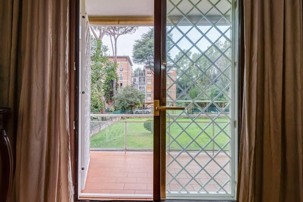 Exclusive Apartment In Eur Lake Рим Экстерьер фото