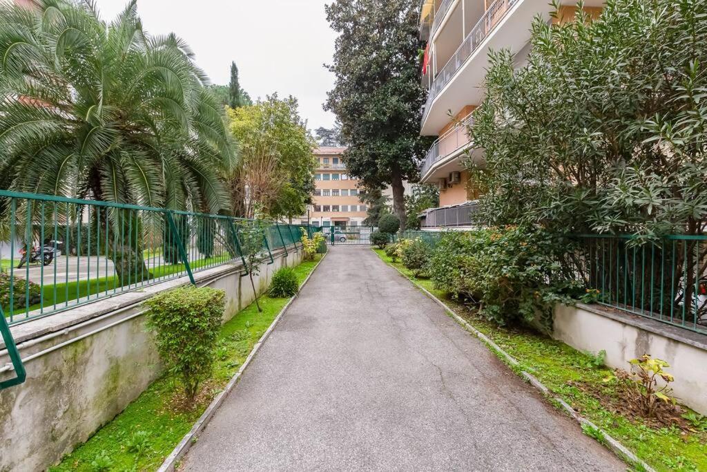 Exclusive Apartment In Eur Lake Рим Экстерьер фото