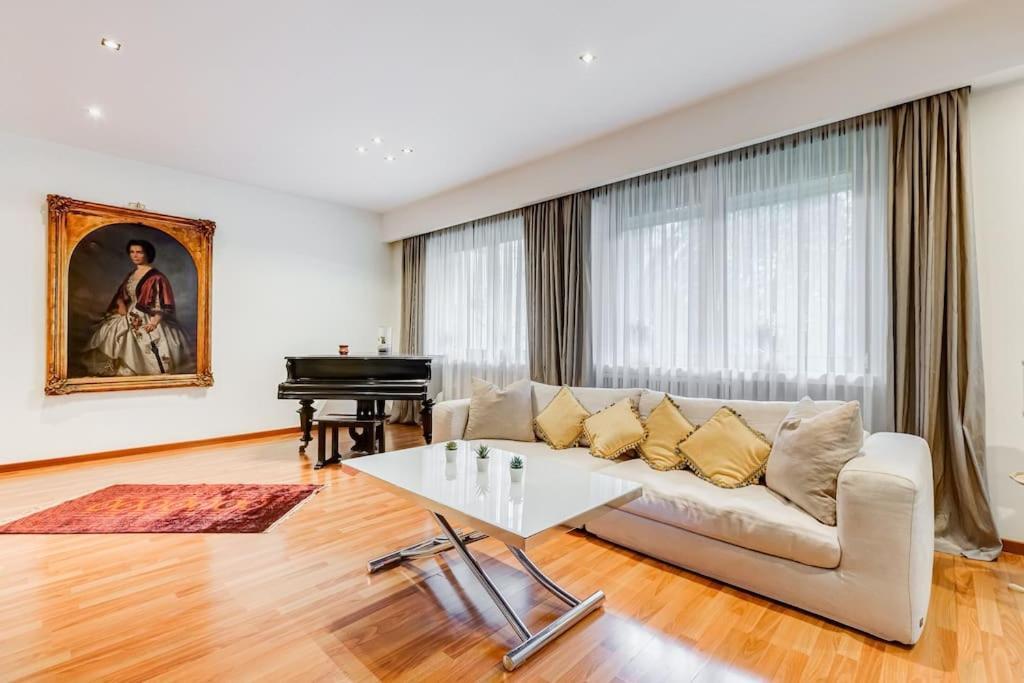 Exclusive Apartment In Eur Lake Рим Экстерьер фото
