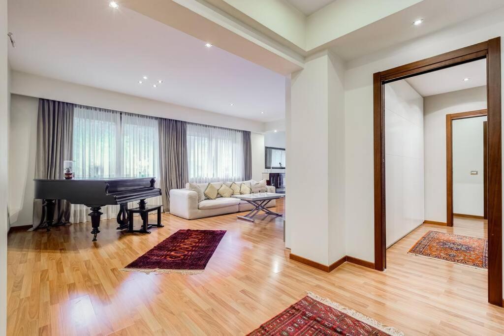 Exclusive Apartment In Eur Lake Рим Экстерьер фото