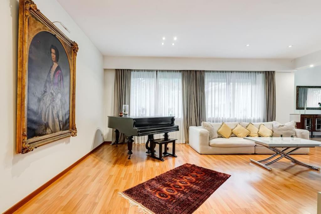 Exclusive Apartment In Eur Lake Рим Экстерьер фото